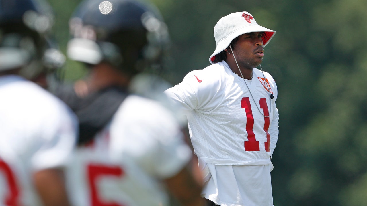 Julio Jones in coach mode for start of Falcons' minicamp